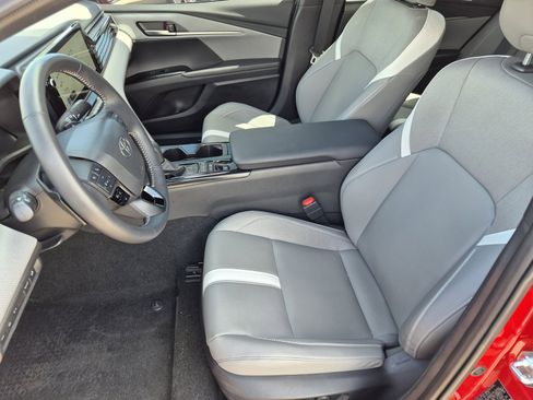 Used 2025 Toyota Camry SE w/ Multimedia Upgrade Package image 16