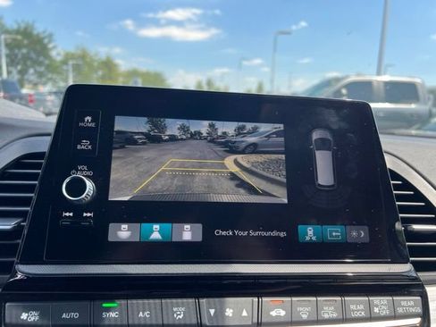 Used 2025 Honda Odyssey Elite image 14