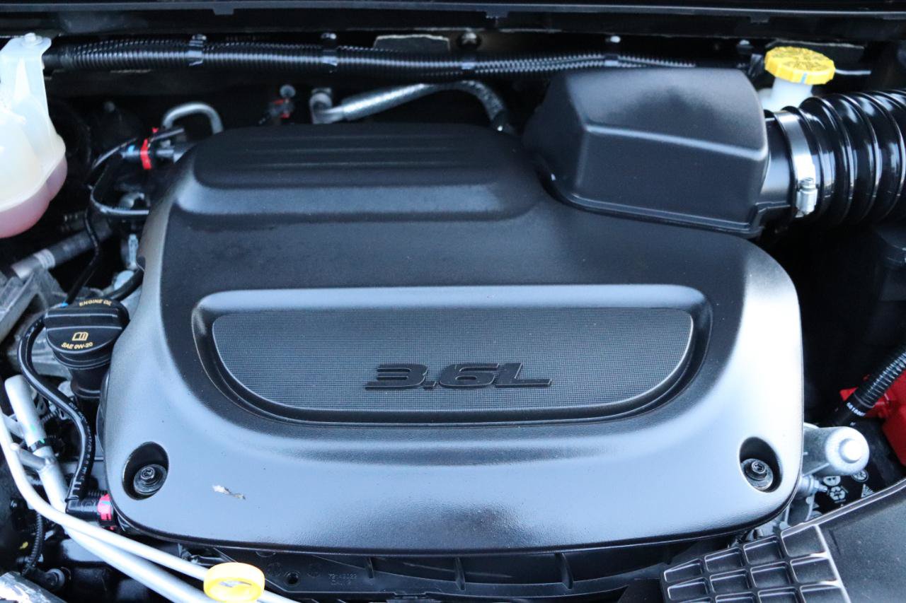 Used 2025 Chrysler Pacifica Limited FWD image 54