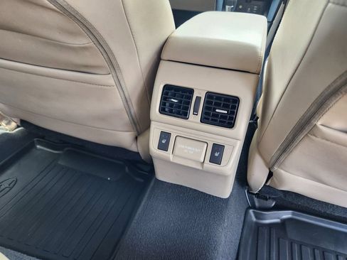 Used 2018 Subaru Outback 3.6R Limited AWD/4WD image 32