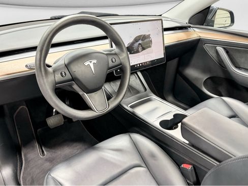 Used 2024 Tesla Model Y Long Range RWD image 16