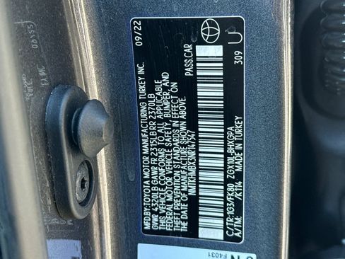 Used 2022 Toyota C-HR XLE image 28