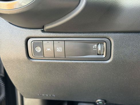 Used 2025 Chevrolet Equinox EV LT FWD image 16