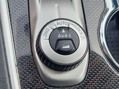 Used 2019 Nissan Pathfinder SL AWD/4WD image 24
