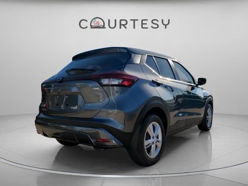 Certified 2025 Nissan Kicks Play S image 5