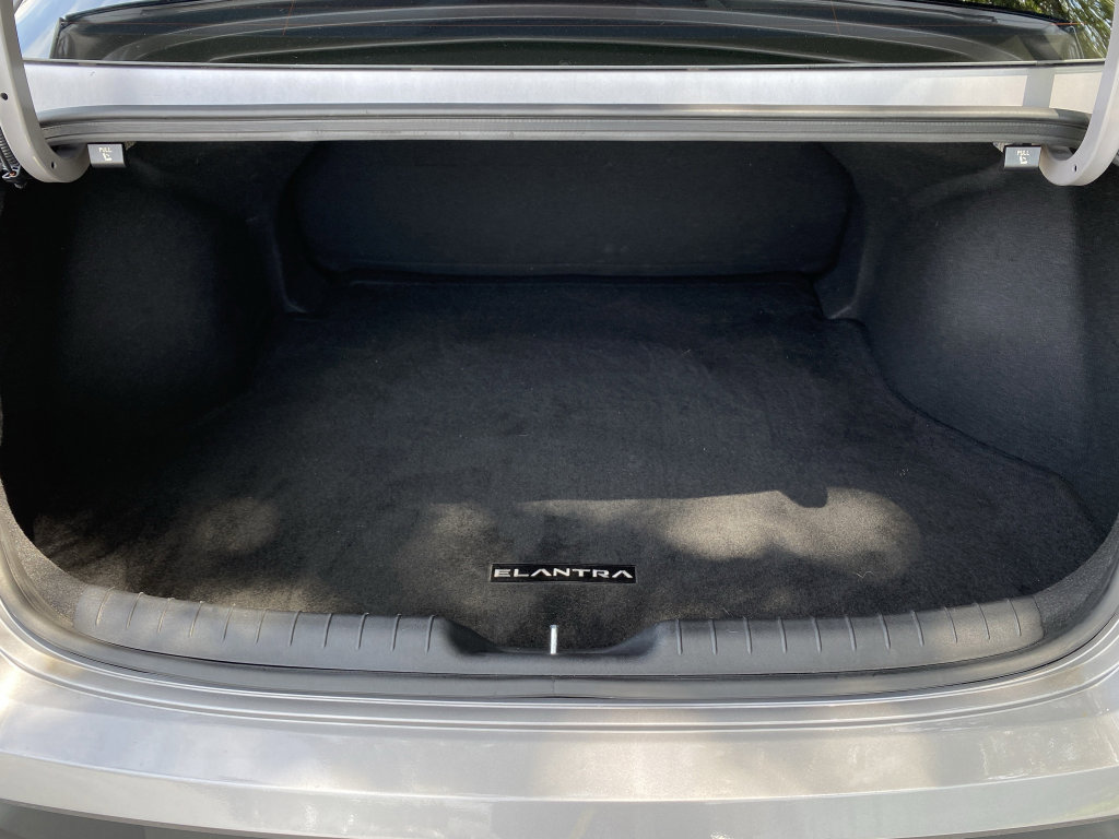 Certified 2026 Hyundai Elantra SEL FWD image 29