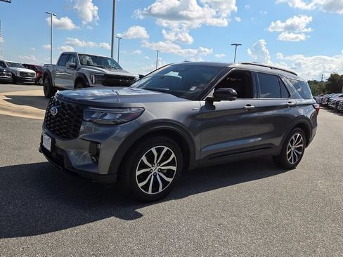 Used 2025 Ford Explorer ST-Line w/ Premium Package RWD image 3