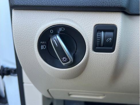 Used 2015 Volkswagen Tiguan SEL image 19