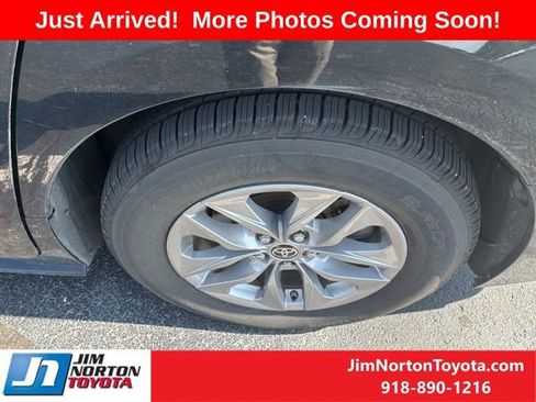 Used 2022 Toyota Sienna XLE FWD image 11
