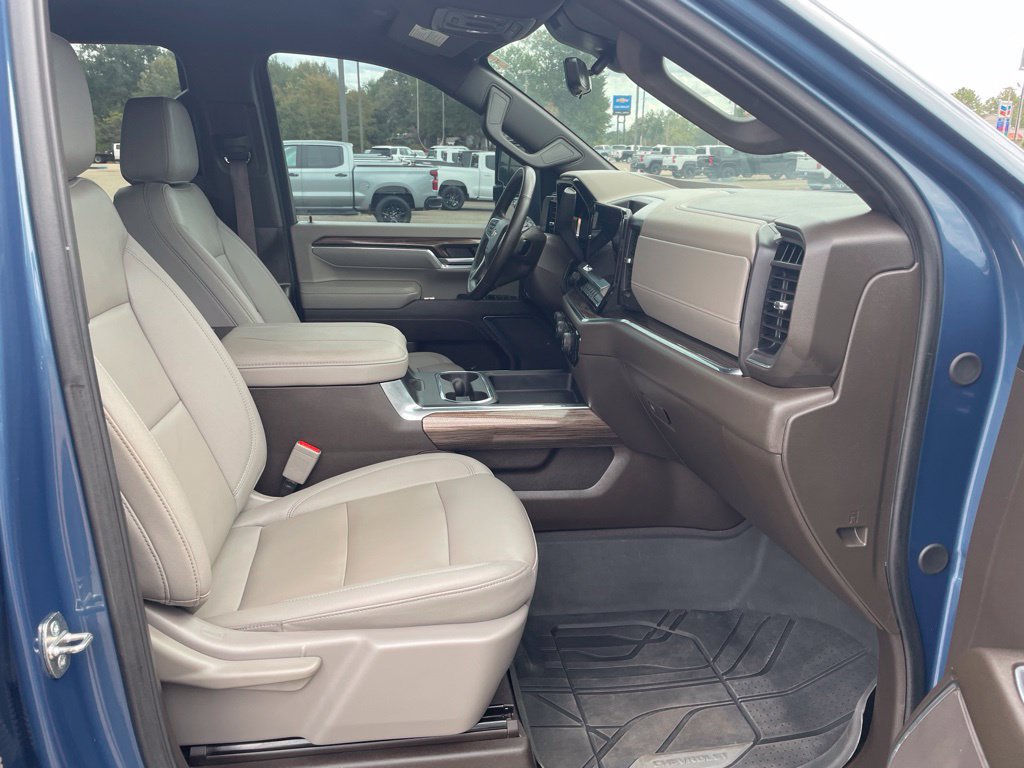 Used 2024 Chevrolet Silverado 3500 LT w/ Texas Edition AWD/4WD image 38