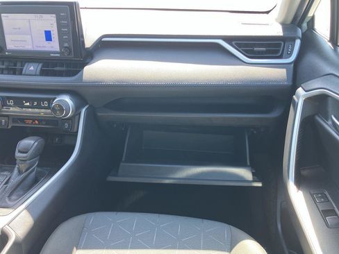 Used 2022 Toyota RAV4 XLE w/ Convenience Package image 16