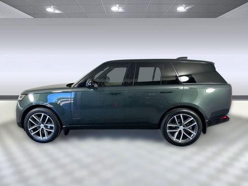 Used 2024 Land Rover Range Rover SE image 2