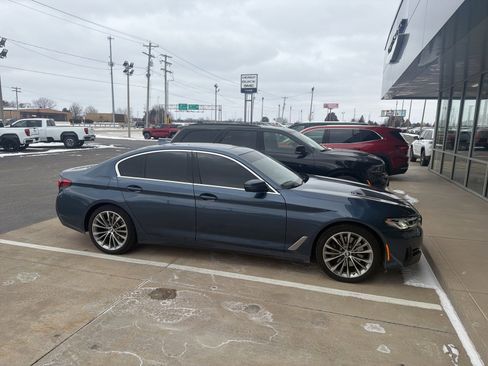 Used 2023 BMW 530i xDrive 530i xDrive w/ Premium Package image 2