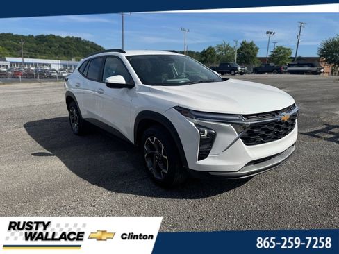 Used 2024 Chevrolet Trax LT w/ Driver Confidence Package FWD image 1