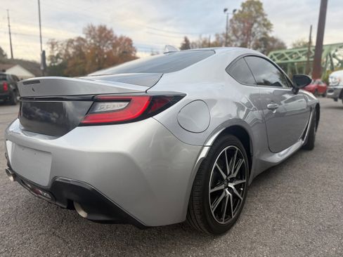 Used 2022 Toyota GR86 Base image 10