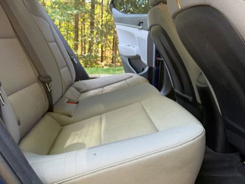 Used 2018 Hyundai Elantra SE w/ SE Connectivity Package 04 image 12