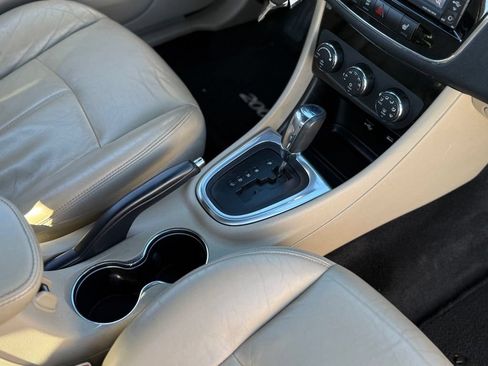 Used 2013 Chrysler 200 Limited FWD image 17