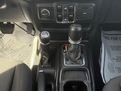 Used 2022 Jeep Wrangler Unlimited Sport AWD/4WD image 15