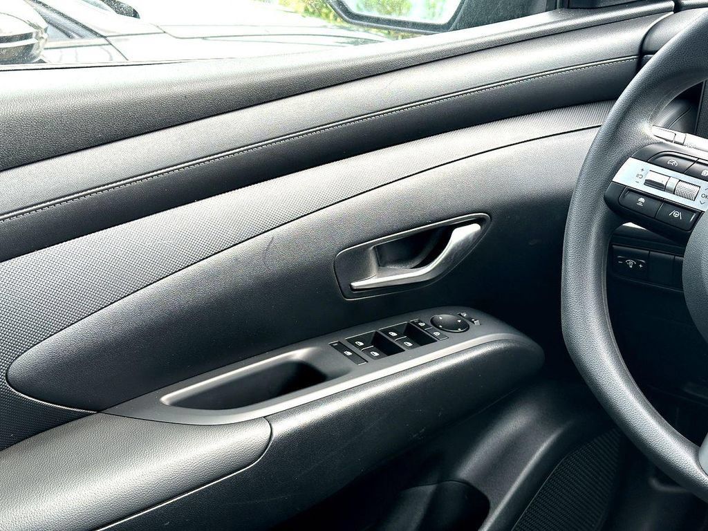 Used 2025 Hyundai Tucson SE FWD image 27