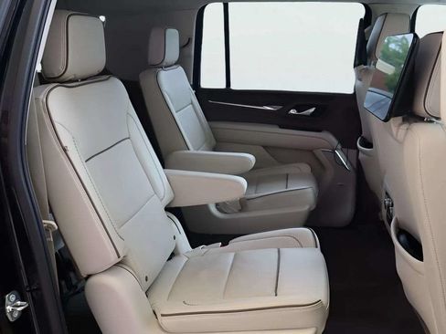 Used 2023 GMC Yukon XL Denali w/ Advanced Technology Package AWD/4WD image 30