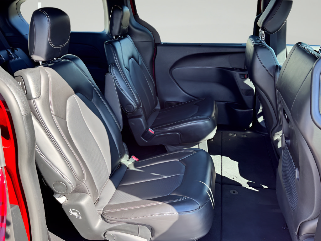 Used 2025 Chrysler Pacifica Select FWD image 27