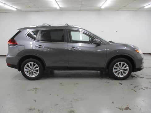 Used 2020 Nissan Rogue SV image 10