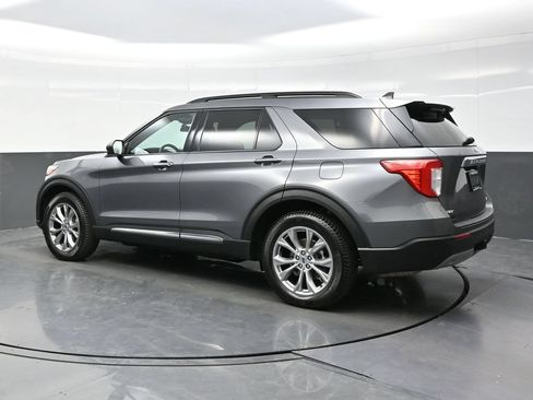 Used 2022 Ford Explorer XLT w/ Equipment Group 202A AWD/4WD image 4