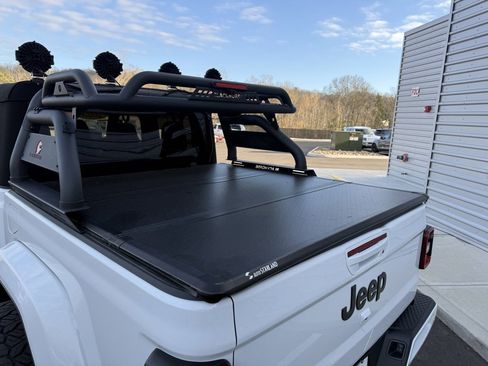 Used 2023 Jeep Gladiator Overland image 17