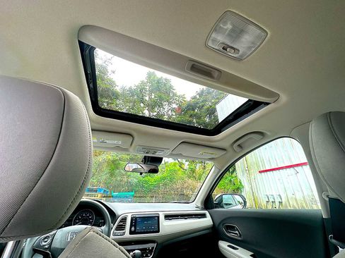 Used 2022 Honda HR-V EX image 16