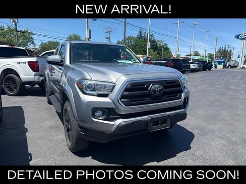 Used 2018 Toyota Tacoma SR5 AWD/4WD image 1
