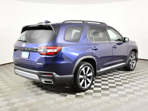 Used 2025 Honda Pilot Touring image 6
