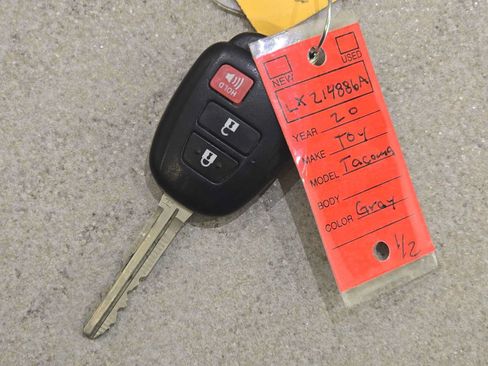 Used 2020 Toyota Tacoma SR5 AWD/4WD image 30