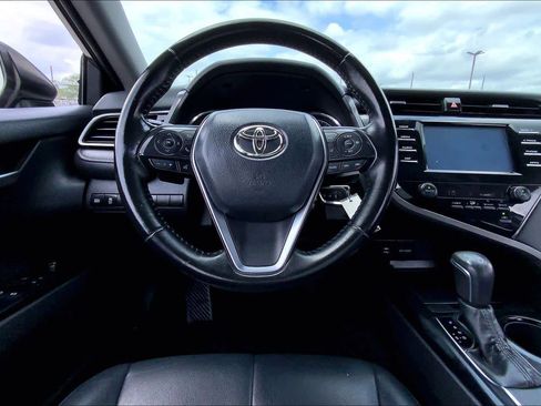 Used 2019 Toyota Camry SE image 6