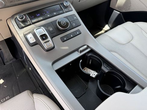 Used 2021 Hyundai Palisade SEL w/ Premium Package FWD image 18