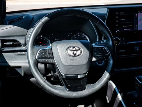 Used 2021 Toyota Highlander XSE image 6