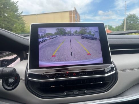 Used 2025 Jeep Compass Limited image 22