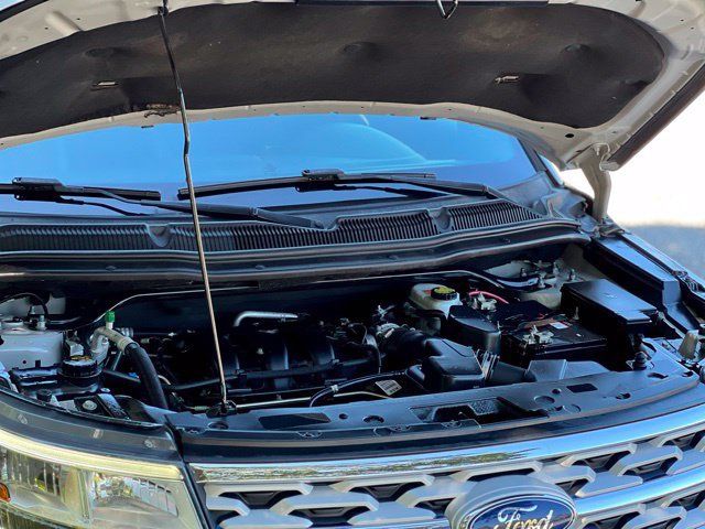 Used 2019 Ford Explorer XLT w/ Equipment Group 202A AWD/4WD image 52
