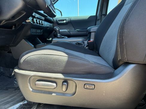 Used 2023 Toyota Tacoma TRD Off-Road w/ Technology Package image 18