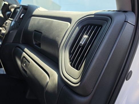 Used 2025 Chevrolet Silverado 1500 Custom Trail Boss w/ Dark Appearance Package AWD/4WD image 16