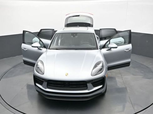 Used 2025 Porsche Macan image 31