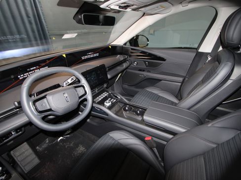 New 2026 Lincoln Nautilus Reserve w/ Jet Appearance Package image 2