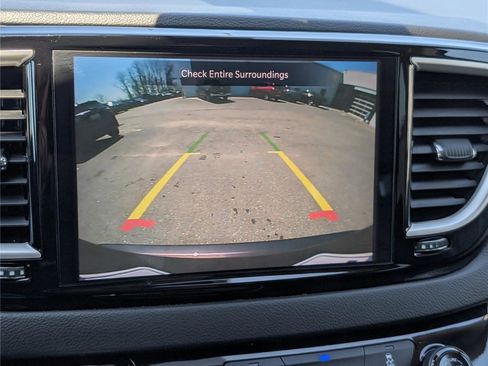 Used 2022 Chrysler Pacifica Touring-L image 31