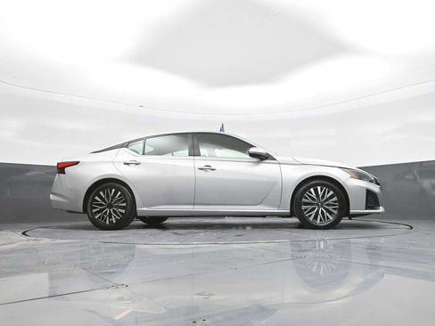 Used 2023 Nissan Altima 2.5 SV image 43
