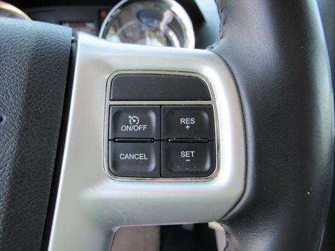 Used 2014 Chrysler Town & Country Touring image 22