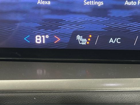 Used 2024 Chevrolet Traverse LT w/ Enhanced Driving Package image 15