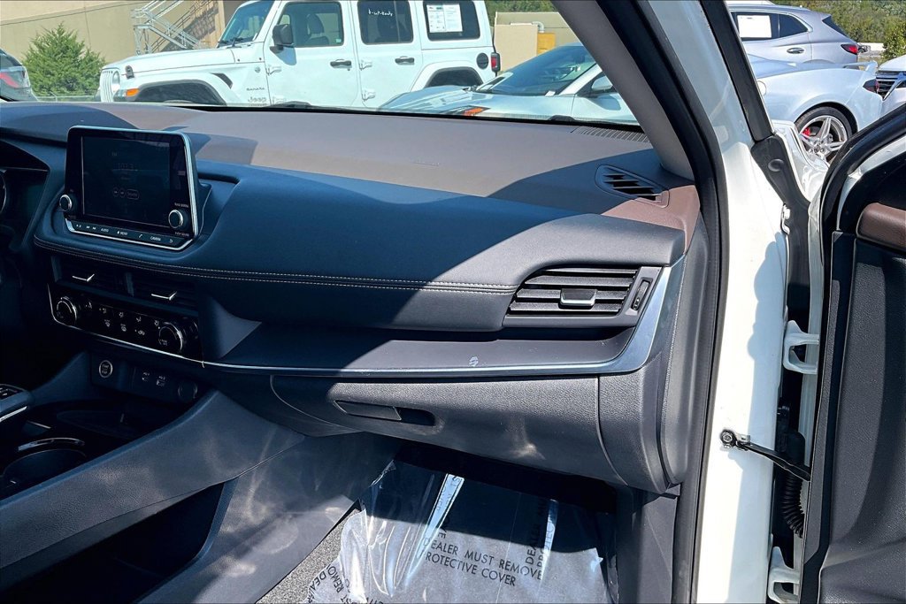 Used 2023 Nissan Rogue S FWD image 28