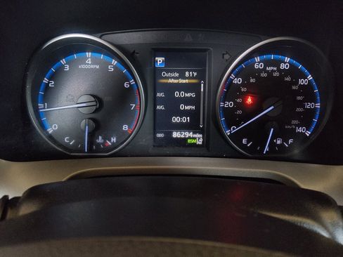 Used 2018 Toyota RAV4 XLE FWD image 23