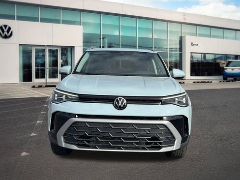 New 2026 Volkswagen Taos SE image 2