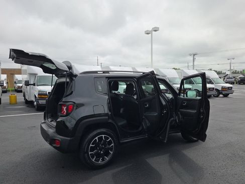 Used 2023 Jeep Renegade Latitude AWD/4WD image 15