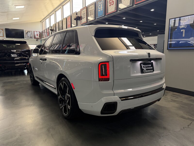 Used 2025 Rolls-Royce Cullinan Black Badge AWD/4WD image 8